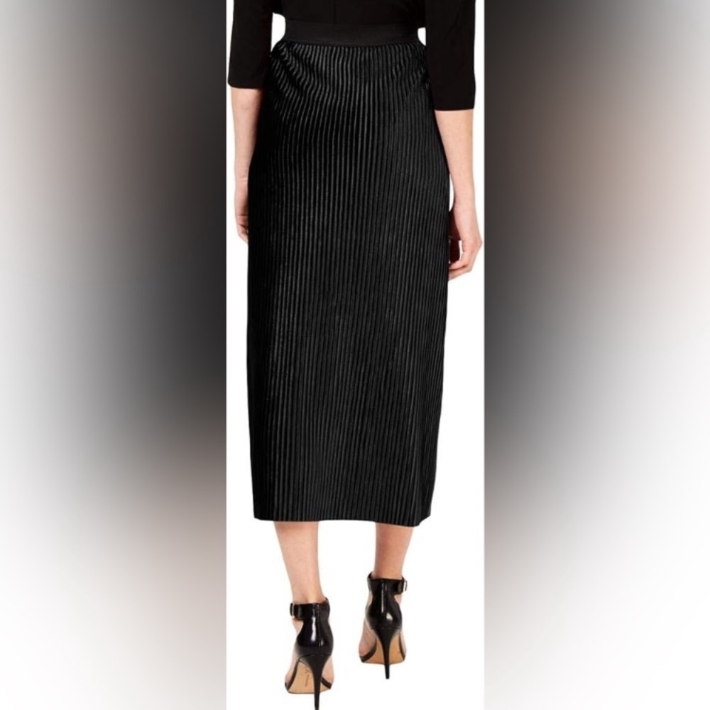 NWT NY Collection Black Velvet Pleated Midi Skirt Petite Medium - Picture 2 of 7